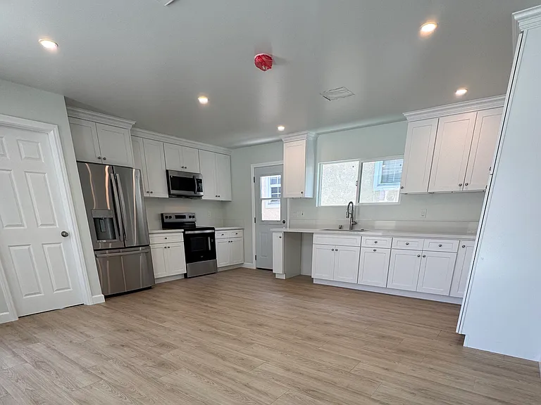11313 Groveside Ave — Photo 1
