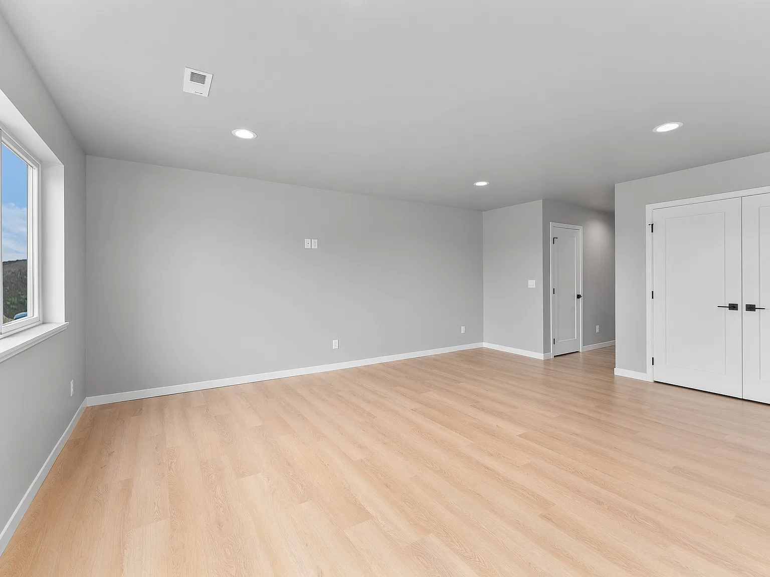 3 bed, 2.5 bath, 1756 sqft, $2,050 — Photo 4