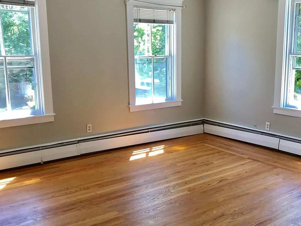 2nd image of 69 Franklin St #1