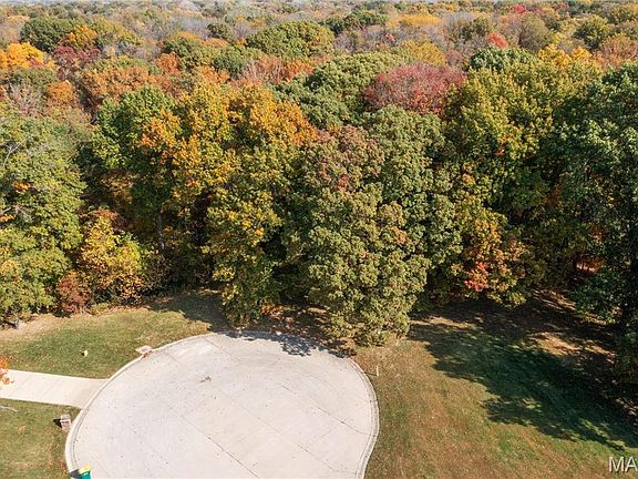 3rd image of 12 Brookewood Dr