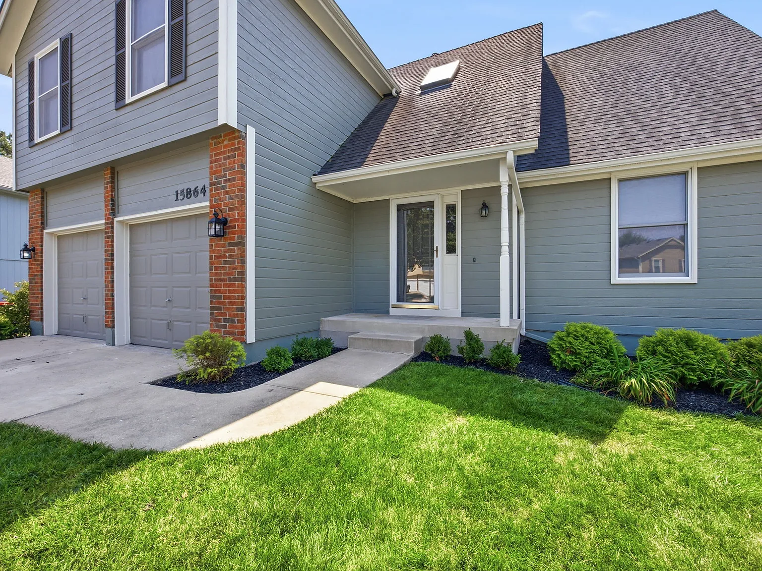 15864 Glenwood Ave — Photo 4