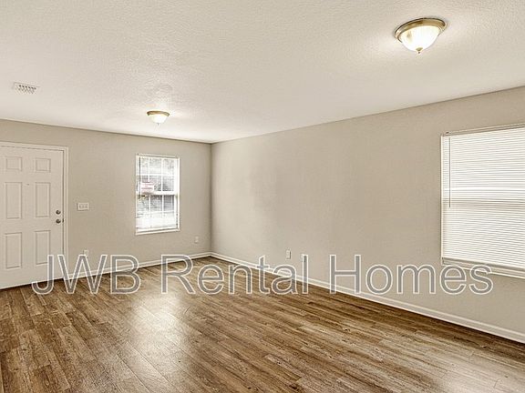 4th image of 549 E 63rd St
