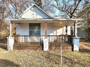 1044 SW Plass Ave, Topeka, KS 66604