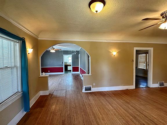 5th image of 2102 E Elm Ave