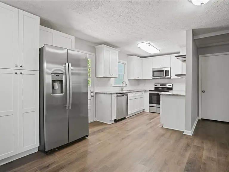 703 Navaho Ct — Photo 6