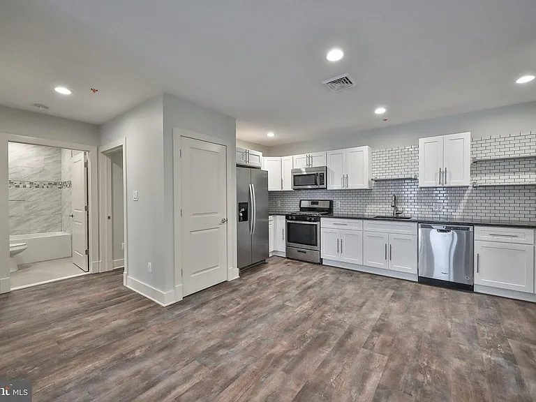 1320 N Franklin St #4B — Photo 2