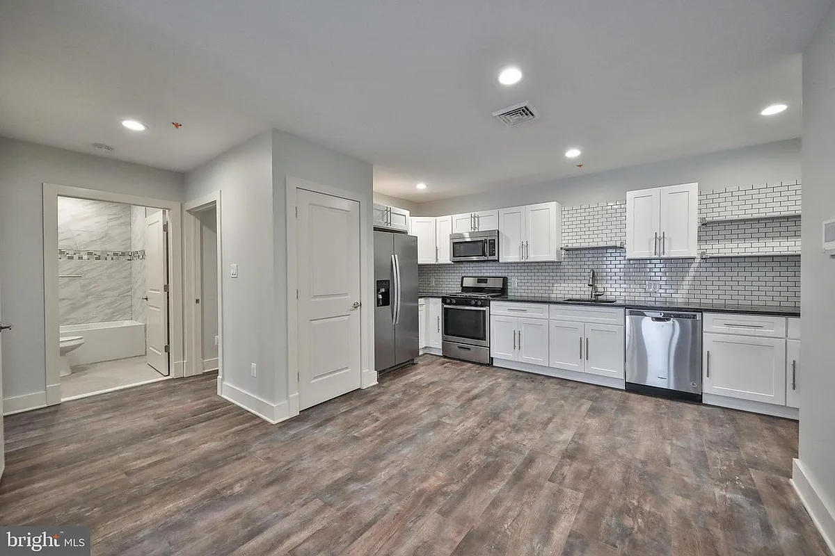 Building Photo - 1320 N Franklin St #4B