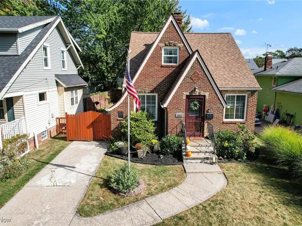 2039 Ferndale Ave, Lakewood, OH 44107