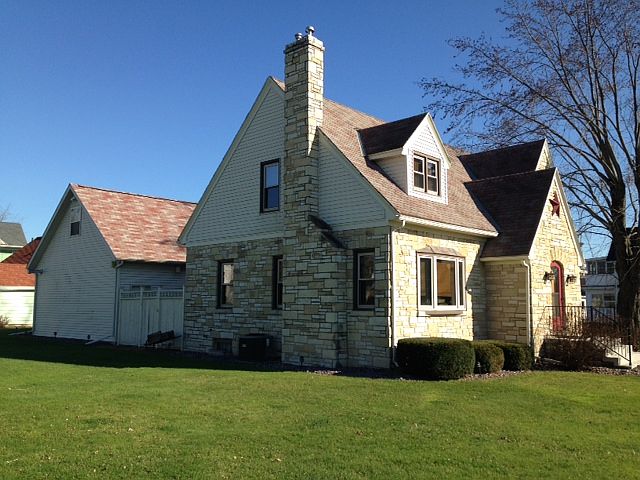 2nd image of 2051 Park St