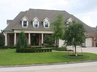 66 N Knightsgate Cir, Spring, TX 77382