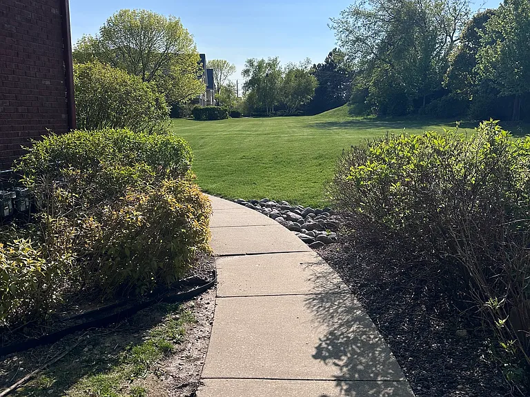 1964 Parknoll Ln — Photo 2