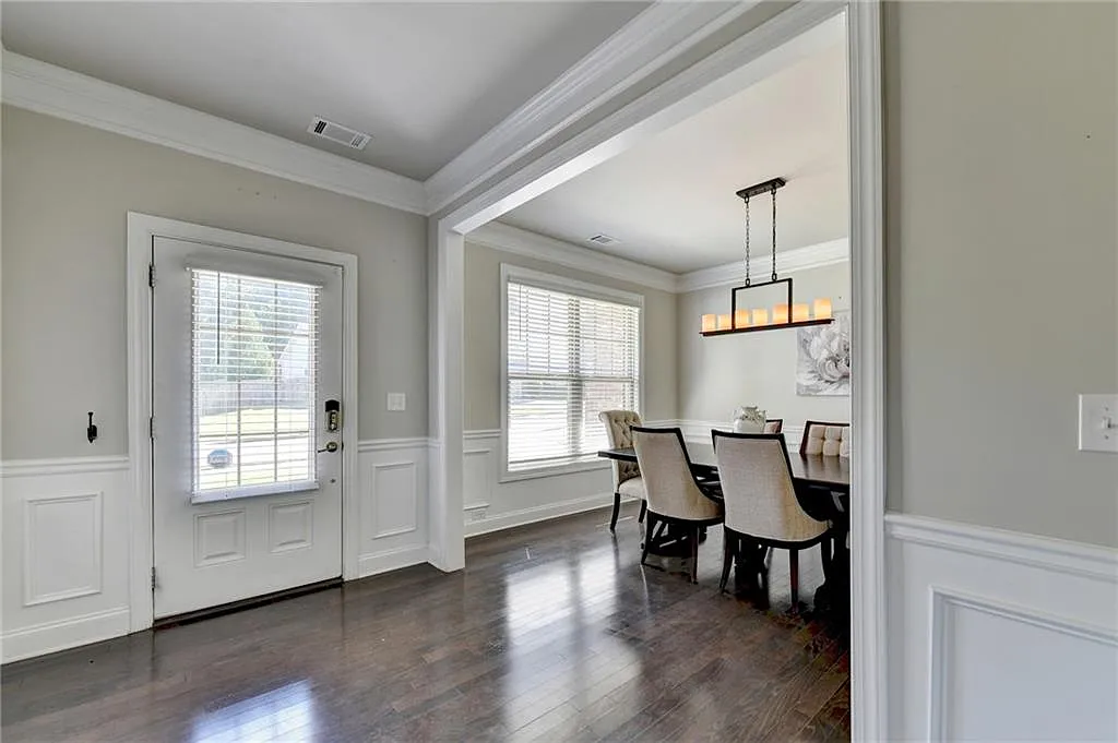 5 bed, 4.0 bath, 2840 sqft, $2,950 — Photo 3