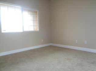 727 S Del Rio Ct, Hanford, CA 93230