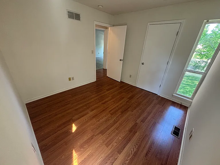 11206 College Ave — Photo 17