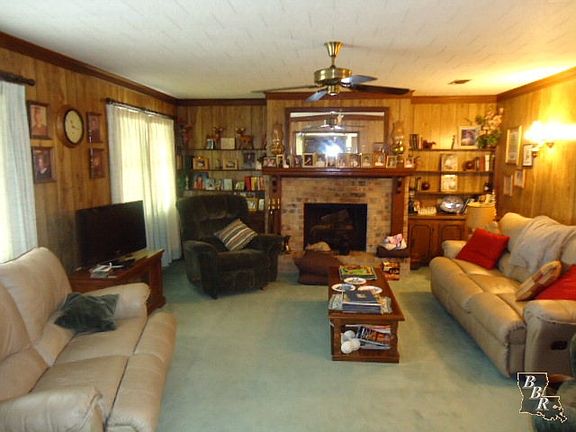 2nd image of 123 Mary Ann St
