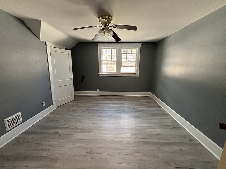 250 E Auburndale Ave — Photo 14