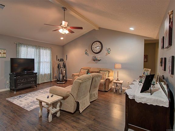 2nd image of 107 Chukker Dr