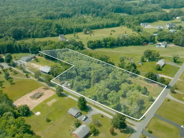 112 McCarty Rd, Fredericksburg, VA 22405