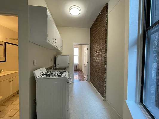 Rented by HOLTON REAL ESTATE INC. | media 10