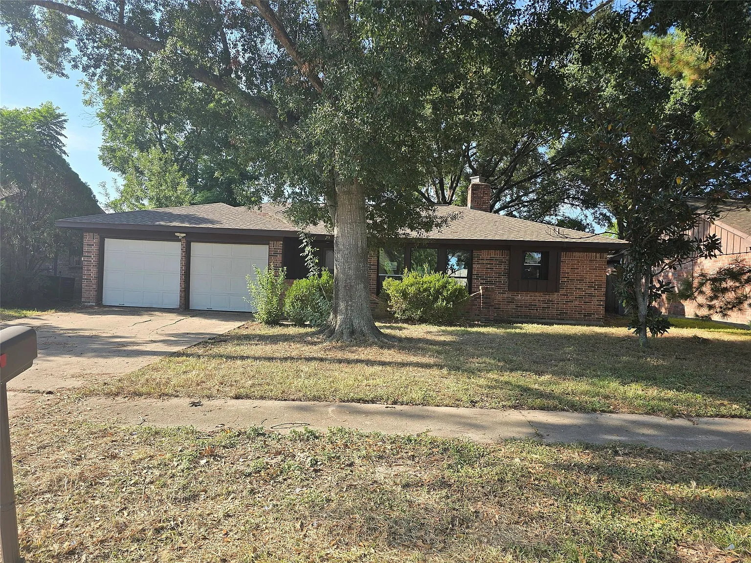 4 bed, 2.0 bath, 1917 sqft, $2,100 — Photo 2