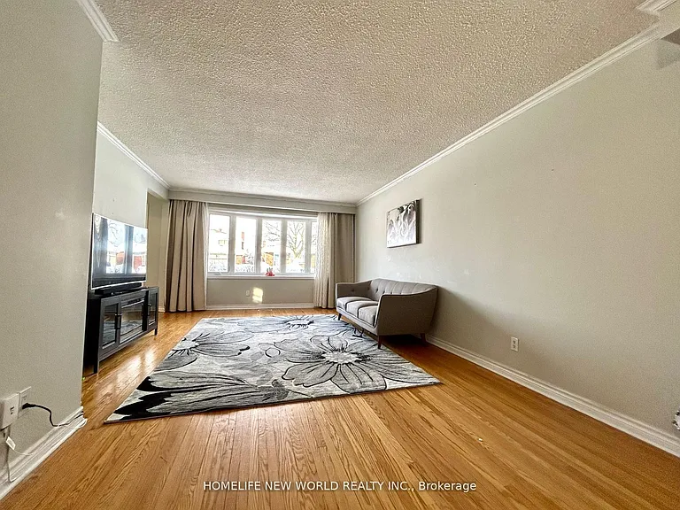 27 Hayward Cres #UPPER — Photo 11