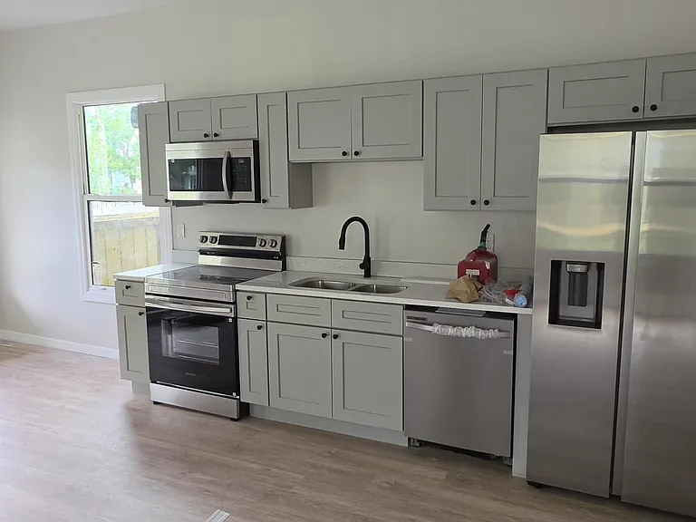 1513 Ionia St — Photo 11