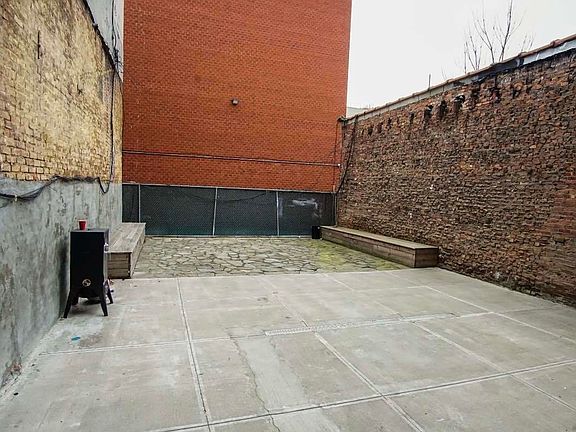 2nd image of 112 Manhattan Ave