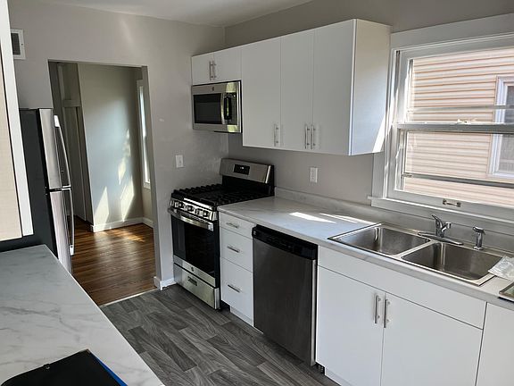 4th image of 1834 Hoyt Ave E