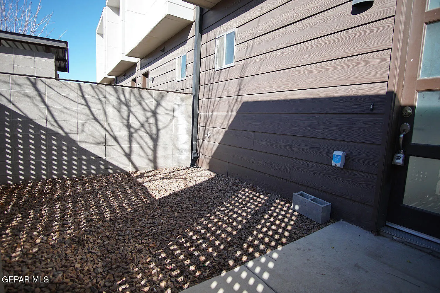 2 bed, 2.5 bath, 1000 sqft, $1,325 — Photo 2