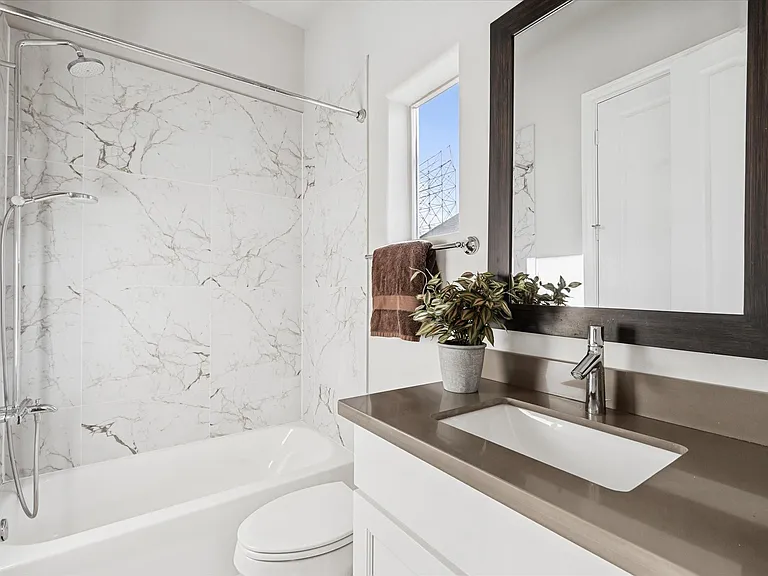 1005 Saint Charles St — Photo 19