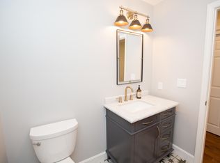 2 Rio Vista Dr, Indian Hills, KY 40207