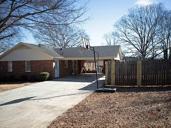 2nd image of 142 Oak Park Dr