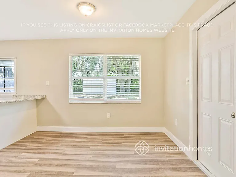 316 E Rose Ln — Photo 9