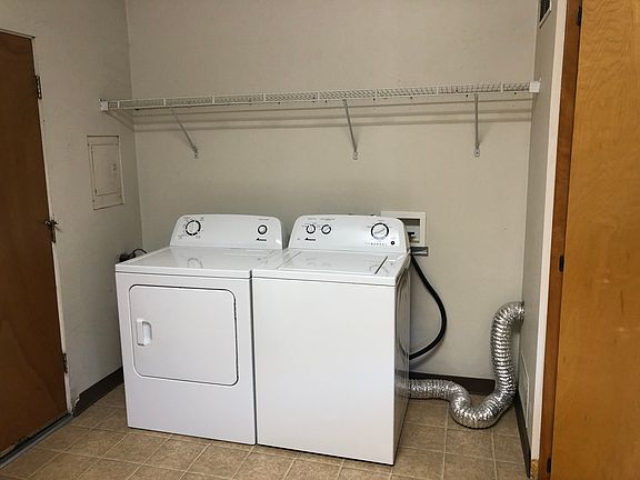 3rd image of 610 SE McKenzie St