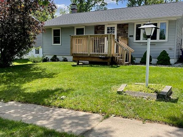 72 Fleetwood Rd NW