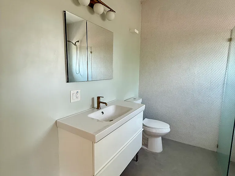 416 E 19th St #B — Photo 11