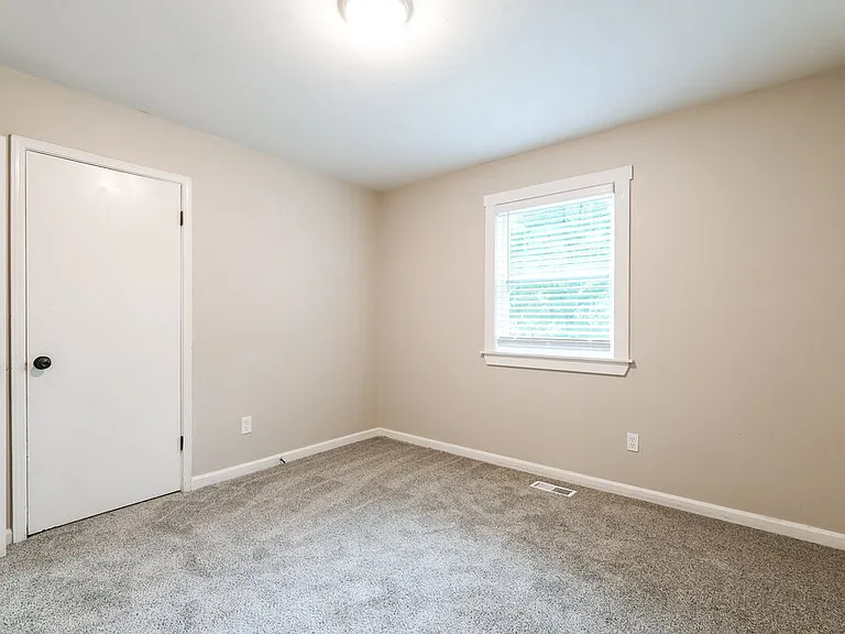 2661 Deerfield Cir — Photo 15