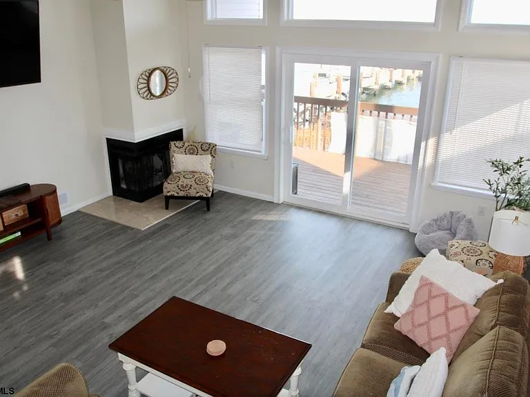 1101 E Shore Dr #D — Photo 5
