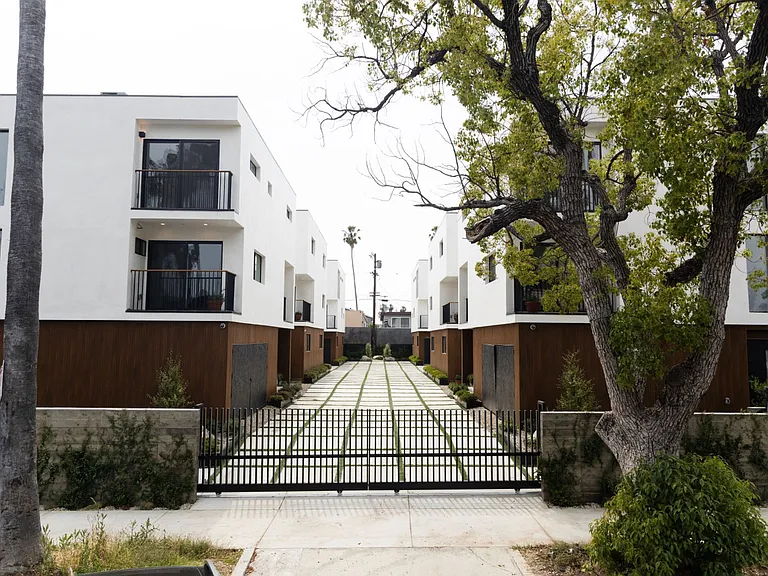 623 N Mariposa Ave #1/4 — Photo 4