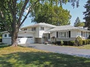 1300 E Mulberry Ln, Mount Prospect, IL 60056