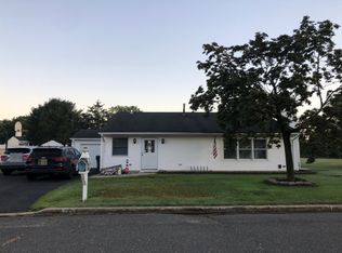 9 Pioneer Dr, Tinton Falls, NJ