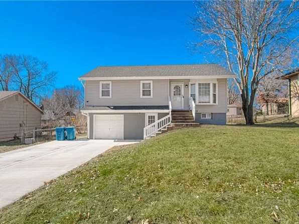 1504 S Skyline Dr, Liberty, MO 64068