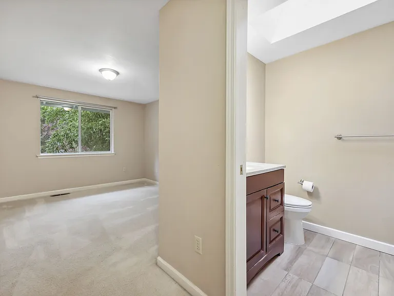 1012 Irving St SW — Photo 17