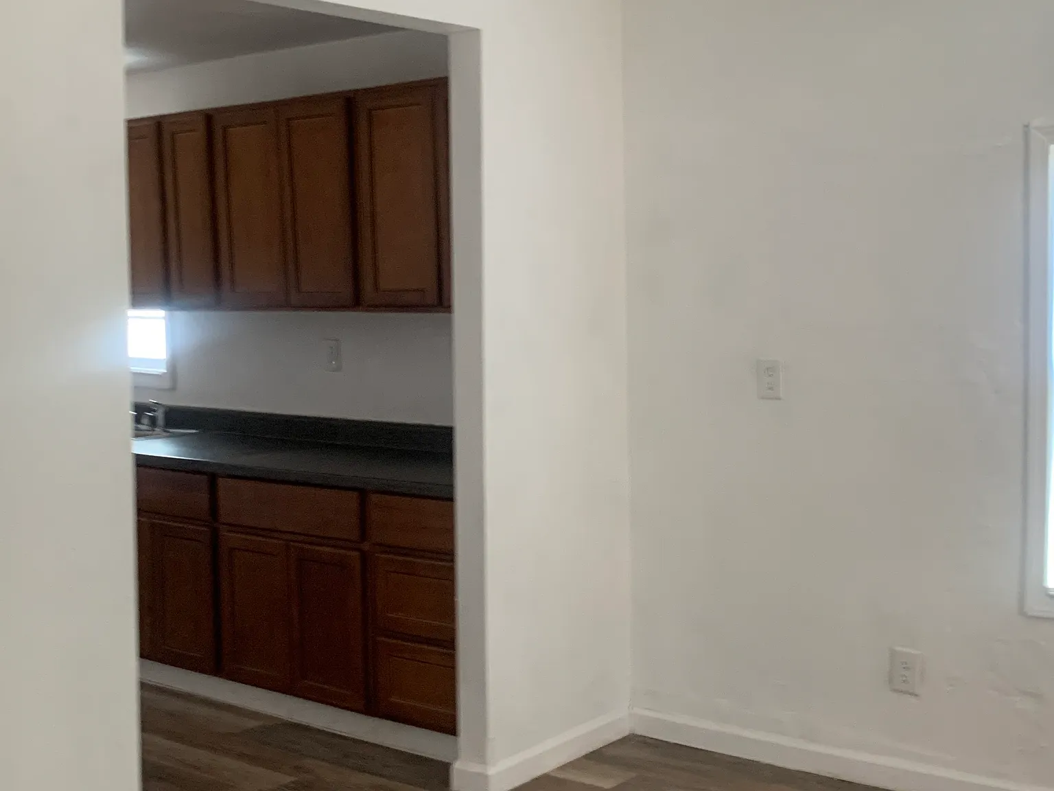 3 bed, 894 sqft, $1,844 — Photo 3