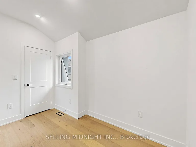 42 Guthrie Ave — Photo 30