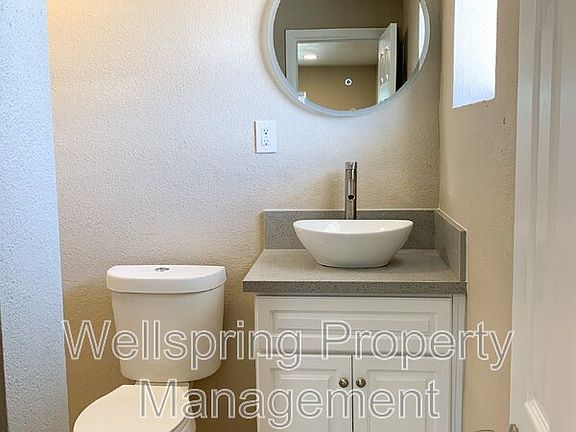 3rd image of 419 S Sanders St