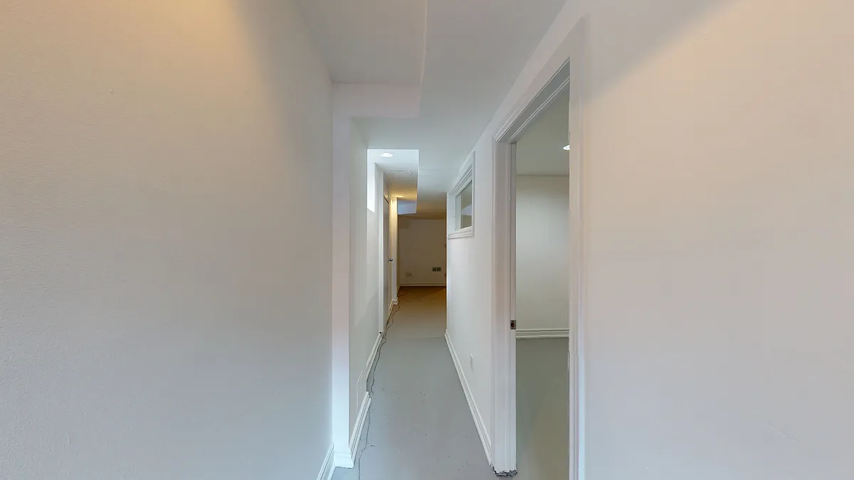 Building Photo - 21 Rusholme Park Cres #BASEMENT