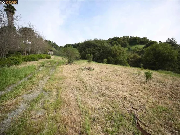 52 Coachwood Ter, Orinda, CA 94563