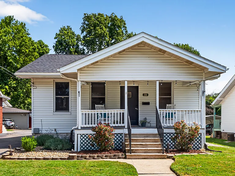 244 Sumner Blvd — Photo 1