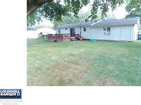 Large fenced back yard.